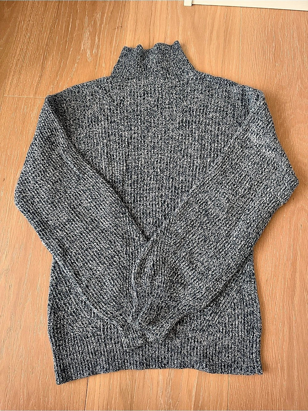 Club Monaco Turtleneck Sweater in Gray & Blue Size XS Like New